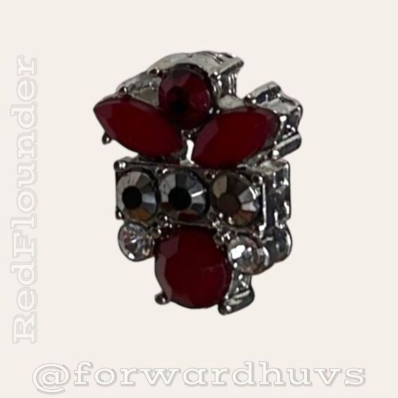 Vintage Unmarked Rhinestone Earrings - Picture 8 of 11